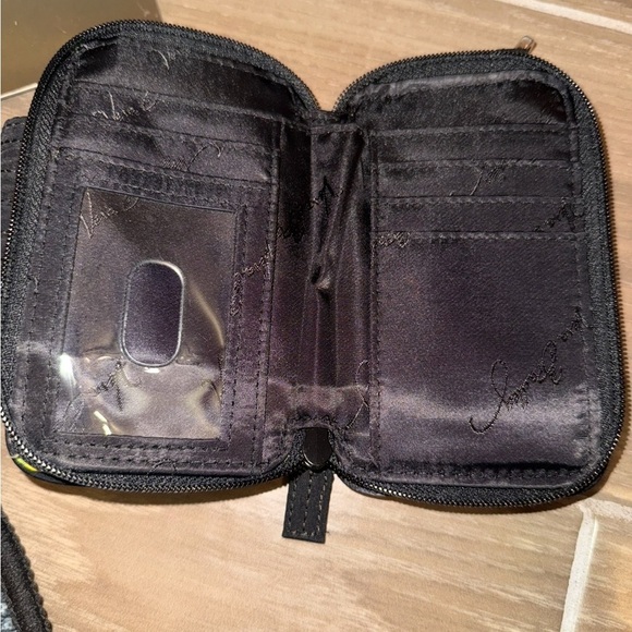 Vera Bradley black quilted iPad case and wallet with wrist strap matching bundle - Picture 12 of 13